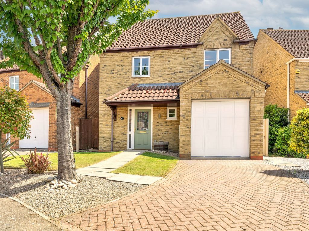 3 bed detached house for sale in Quail Walk, Royston SG8, £500,000 Zoopla