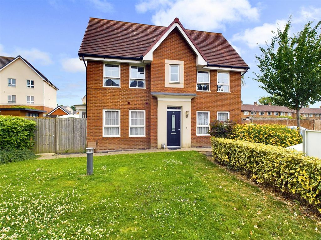 3 bed detached house for sale in Lady Margaret Road, Ifield, Crawley