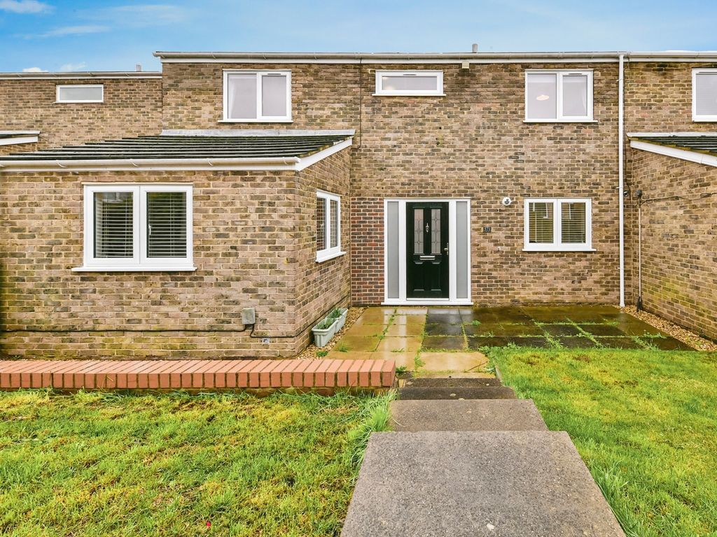 3 bed terraced house for sale in Lonsdale Road, Stevenage
