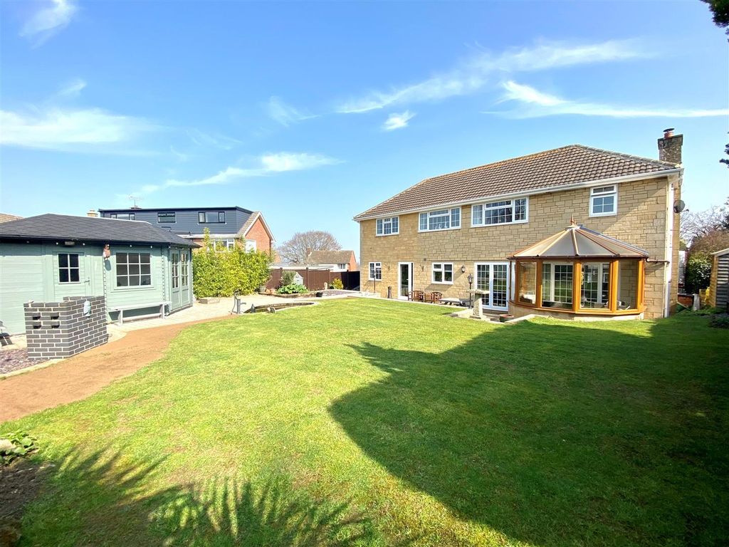 4 bed detached house for sale in Sandringham Road, Lawn, Swindon SN3