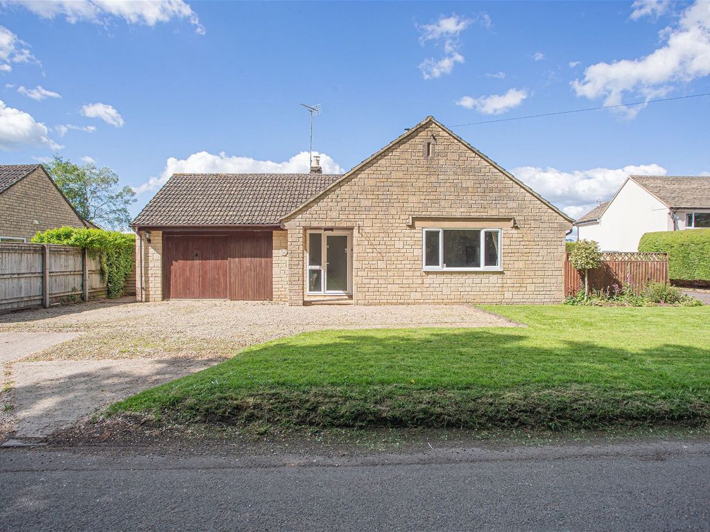 4 bed bungalow for sale in Milbourne, Malmesbury SN16, £600,000 Zoopla