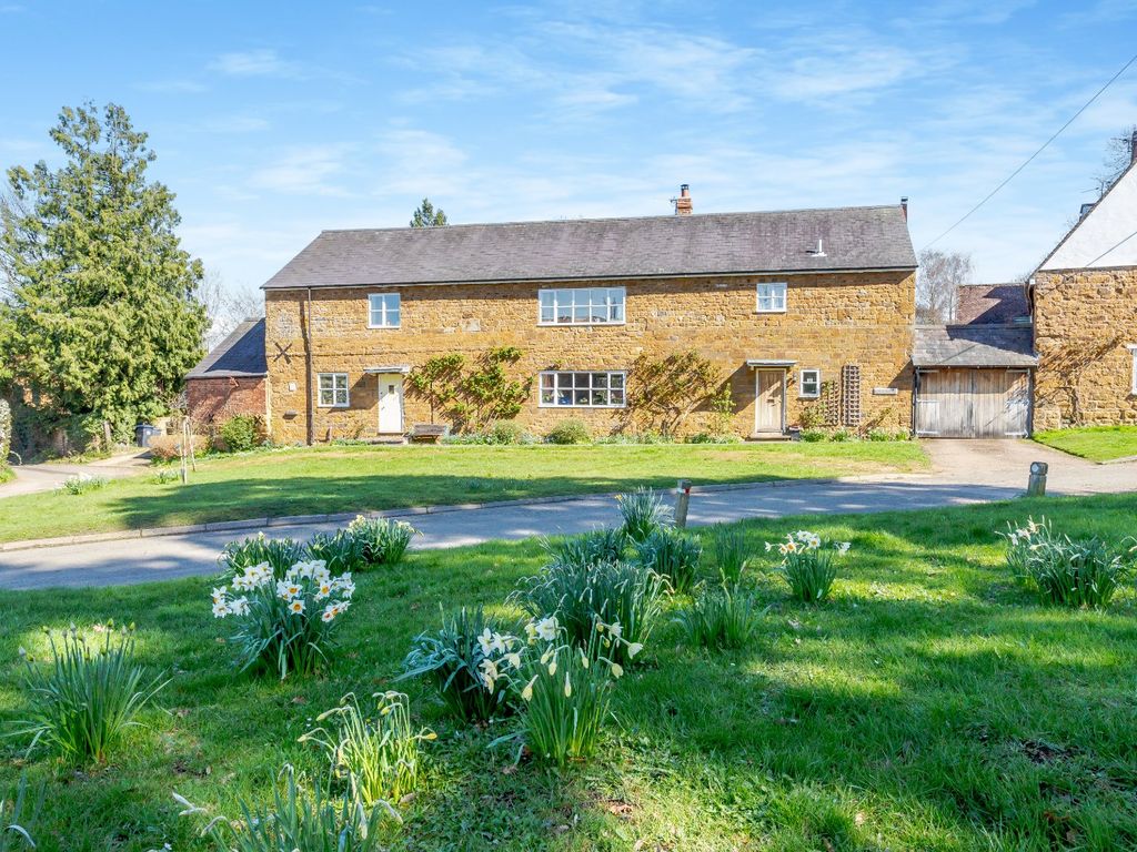 4 bed detached house for sale in The Slade, Fenny Compton, Southam