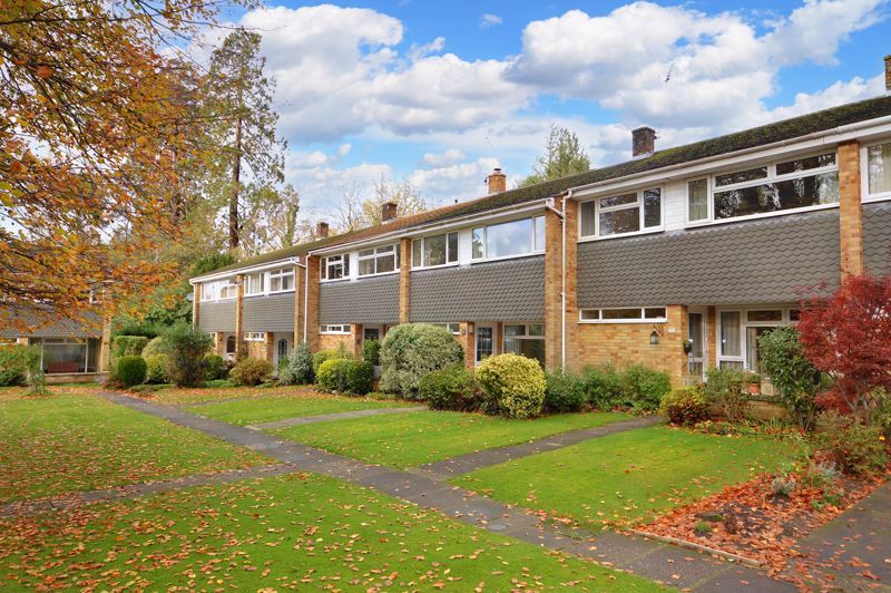 3 bed terraced house for sale in Shipley Court, Liphook GU30 Zoopla