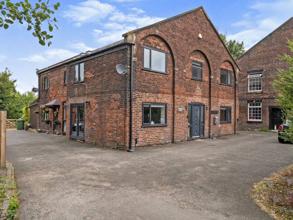 3 bed semidetached house for sale in Wigan Road, Westhoughton, Bolton