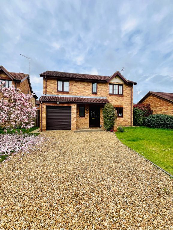 3 bed property to rent in Baron Court, Werrington, Peterborough PE4, £