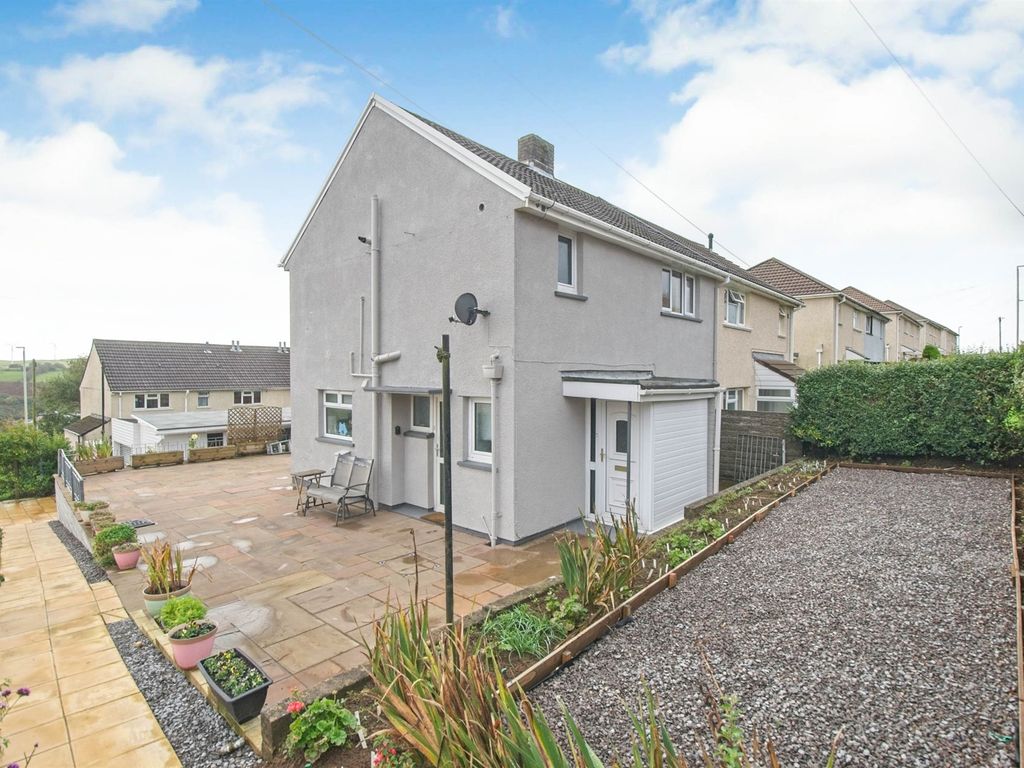3 bed semidetached house for sale in HeolYGrug, Gilfach Goch, Porth