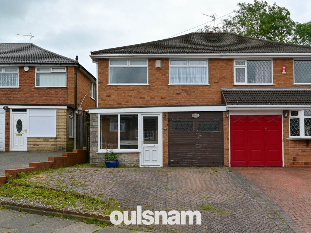 3 bed semidetached house for sale in Longhurst Croft, West Heath