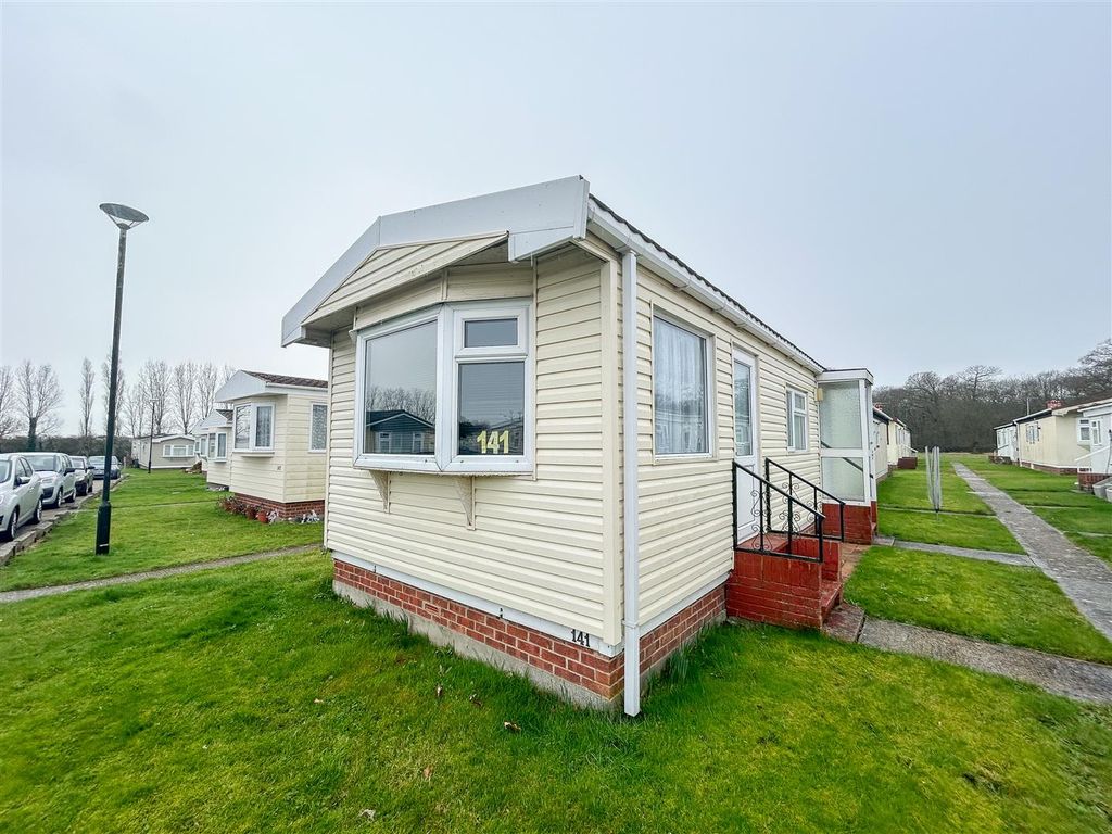 1 bed mobile/park home for sale in Meadowview Park, St. Osyth Road