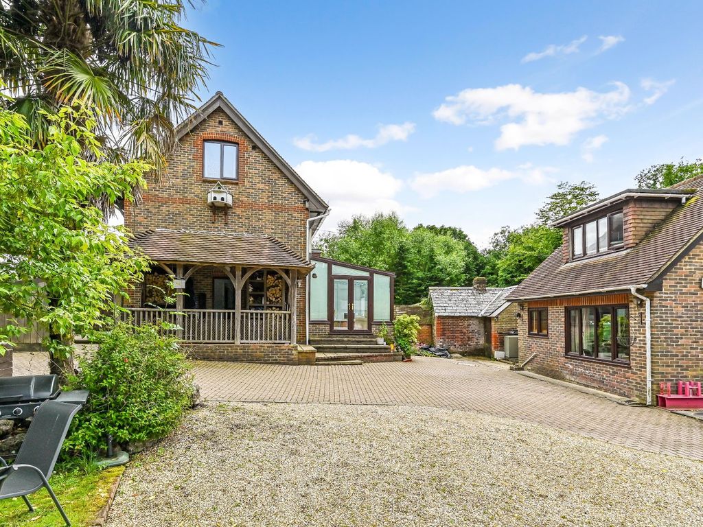 4 bed semidetached house for sale in Steep Marsh, Petersfield