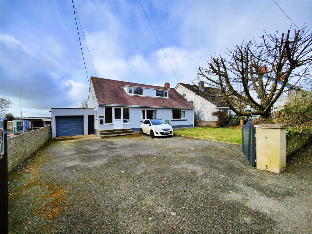 4 bed detached bungalow for sale in St. Davids Road, Letterston