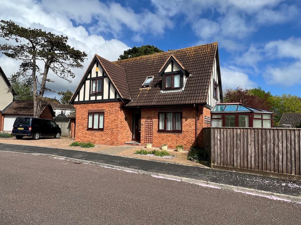 4 bed detached house for sale in Highbury Park, Exmouth EX8, £695,000