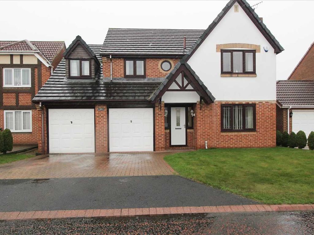 5 bed detached house for sale in Egremont Way, Hartford Green