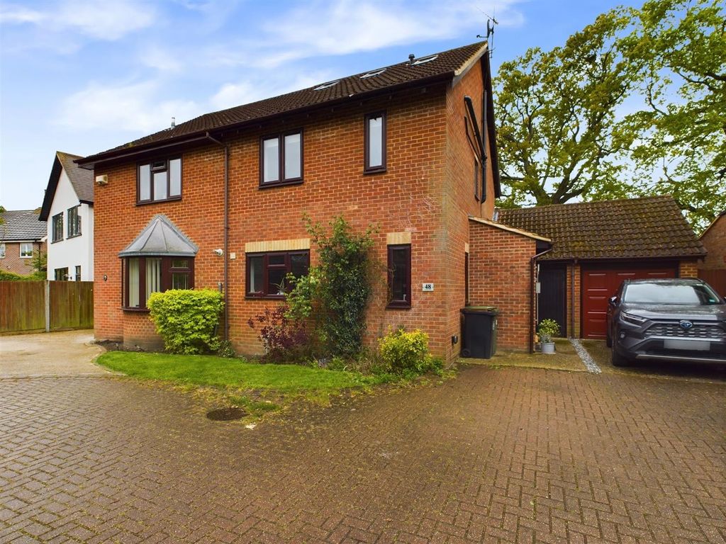 4 bed semidetached house for sale in Mistys Field, WaltonOnThames