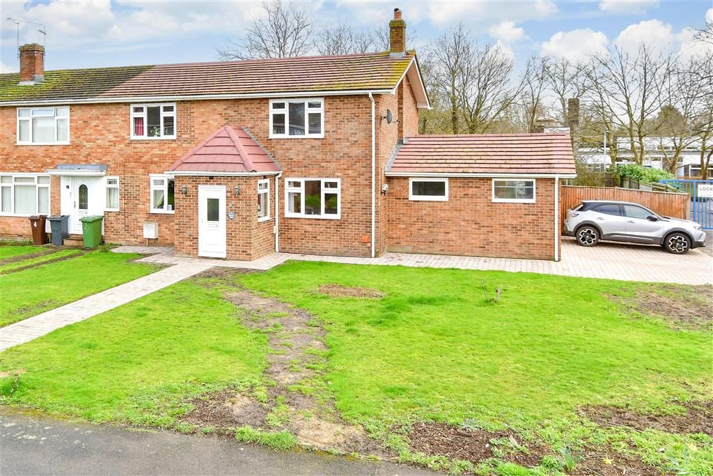 4 bed semidetached house for sale in Bower Walk, Staplehurst