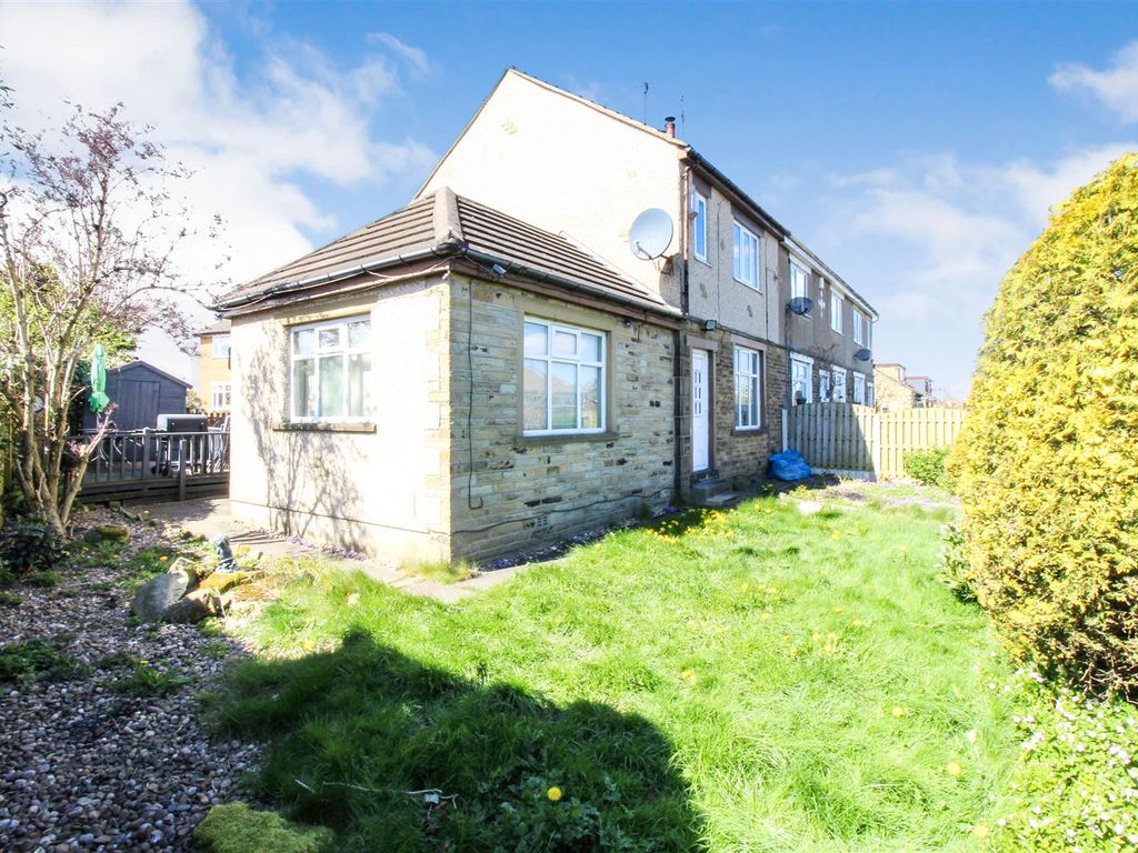 3 bed terraced house for sale in Sandringham Road, Clayton, Bradford
