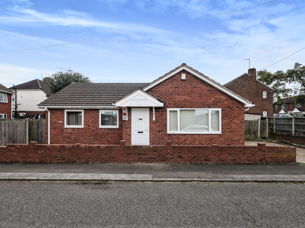 3 bed detached bungalow for sale in Charles Avenue, Rowley Regis B65, £