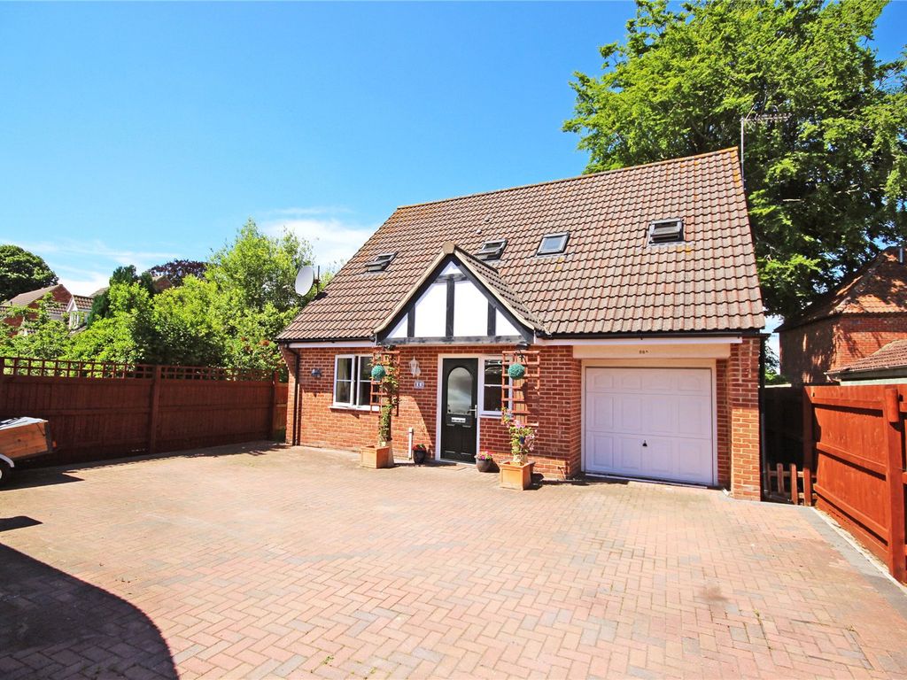 3 bed detached house for sale in Reids Piece, Purton, Swindon SN5, £