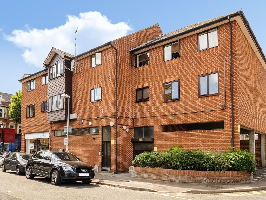 2 bed flat for sale in Cottage Grove, Surbiton KT6, £375,000 Zoopla