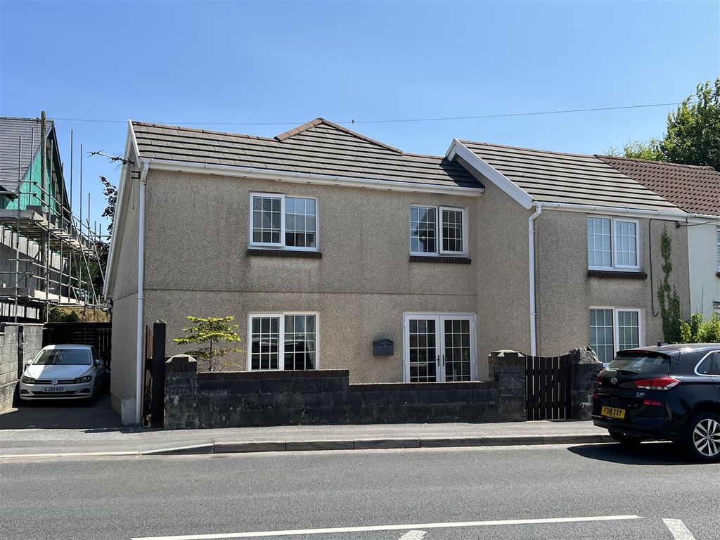 4 bed semidetached house for sale in Ammanford Road, Llandybie
