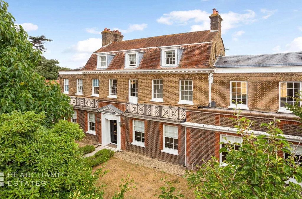 8 bed linkdetached house for sale in Hampton Court Road, East Molesey