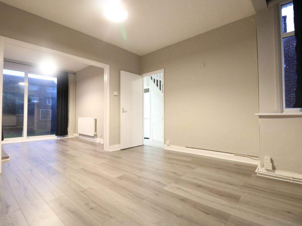 3 bed terraced house to rent in Reynolds Drive, Edgware, Greater London