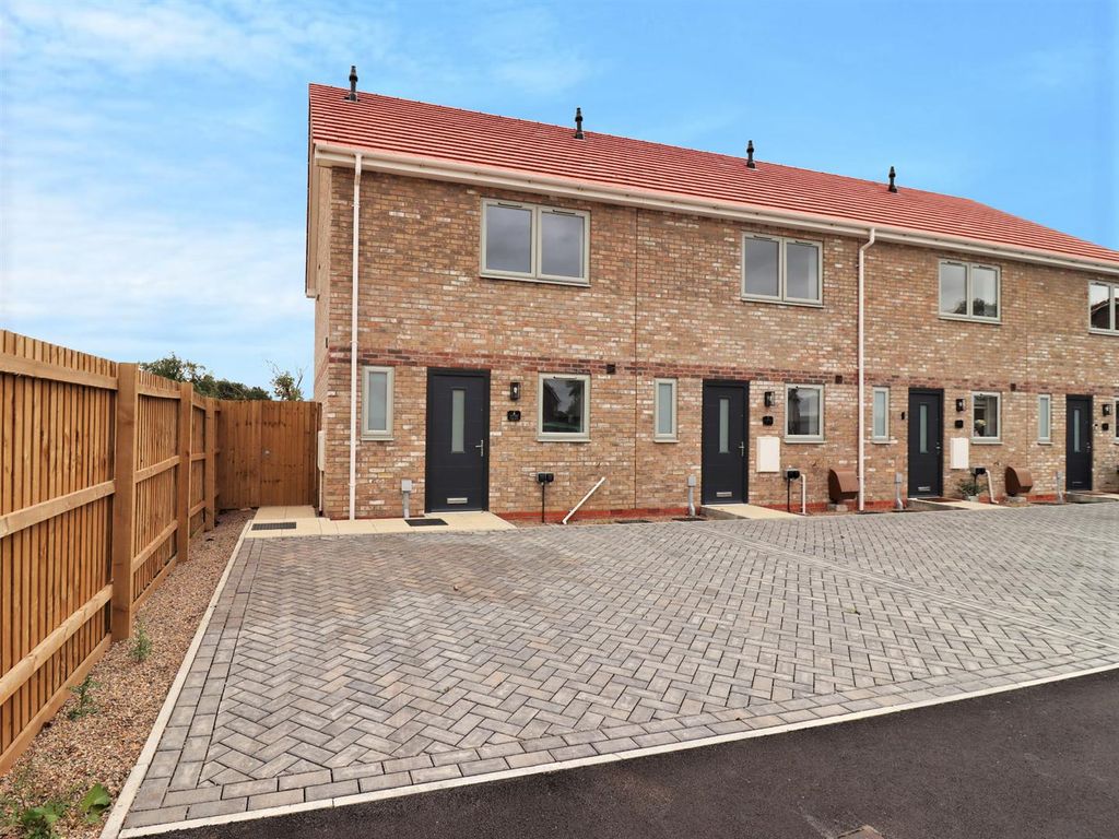 2 bed end terrace house for sale in Lund Mews, Preston, Hull HU12, £