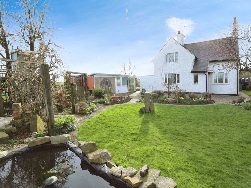 3 bed detached house for sale in Darlton Road, DunhamOnTrent, Newark