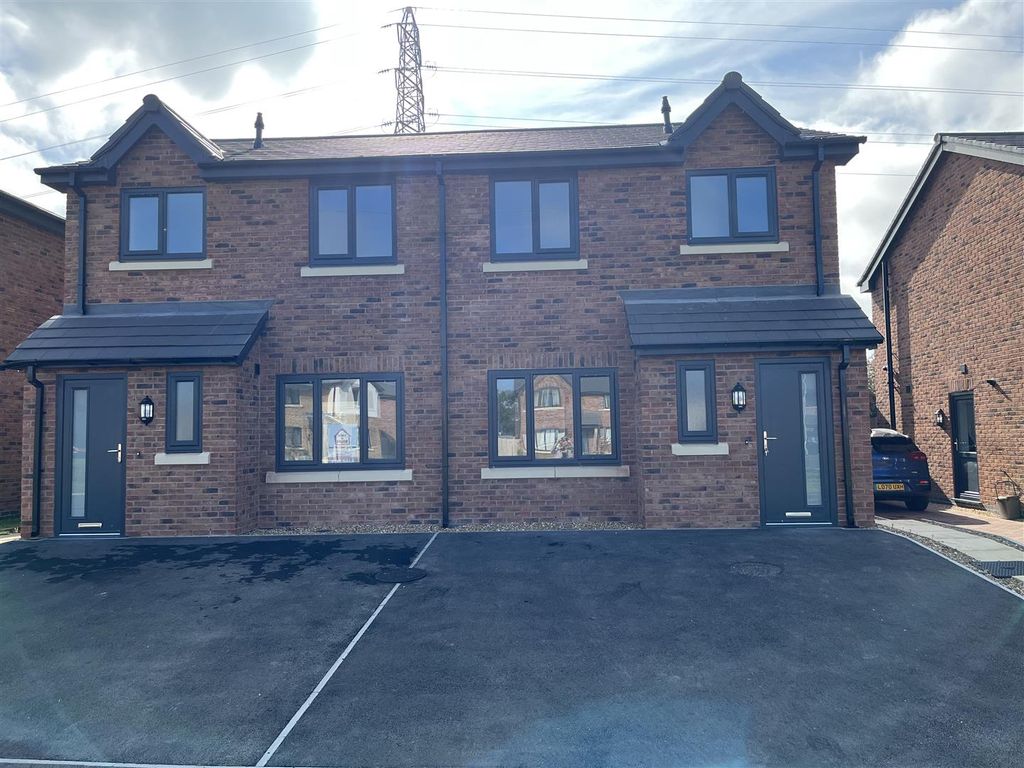 3 bed property for sale in Hermitage Road, Saughall, Chester CH1, £