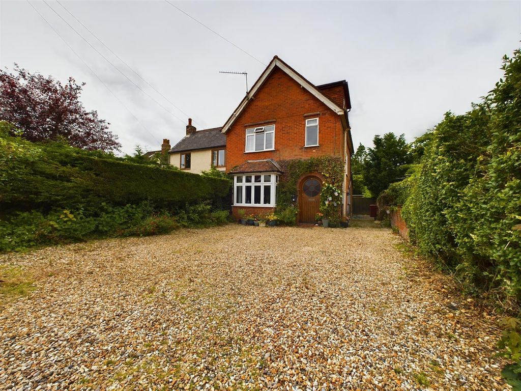 4 bed detached house for sale in Westwood Road, Tilehurst, Reading RG31