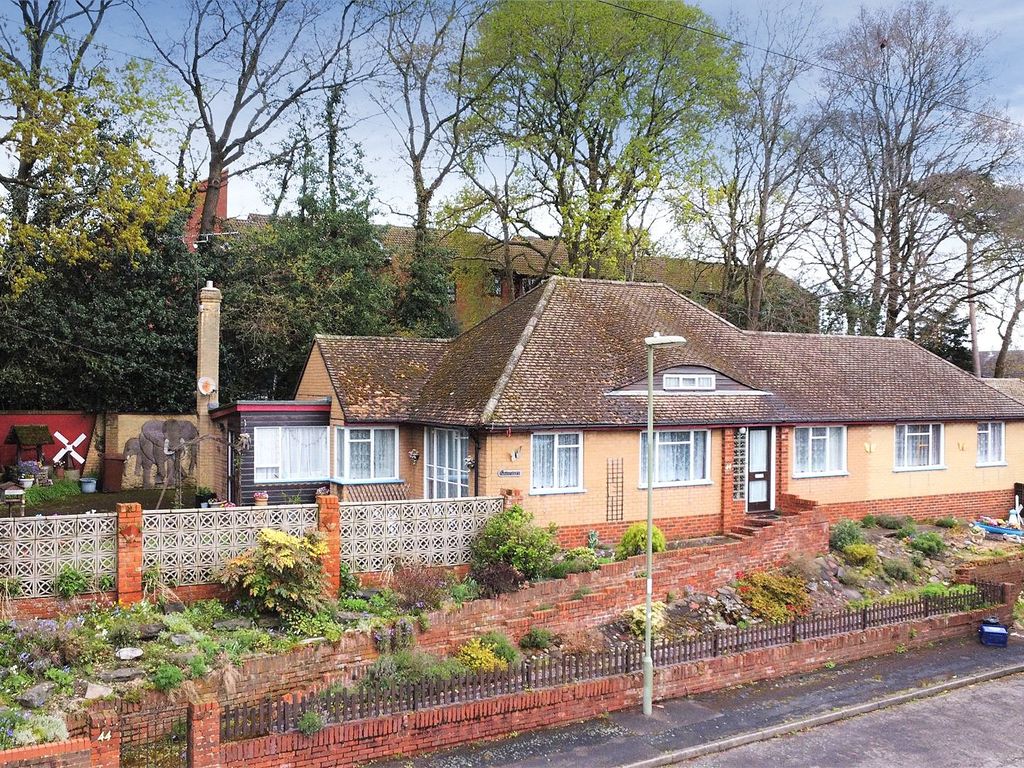5 bed bungalow for sale in Yeovil Road, Farnborough, Hampshire GU14 Zoopla