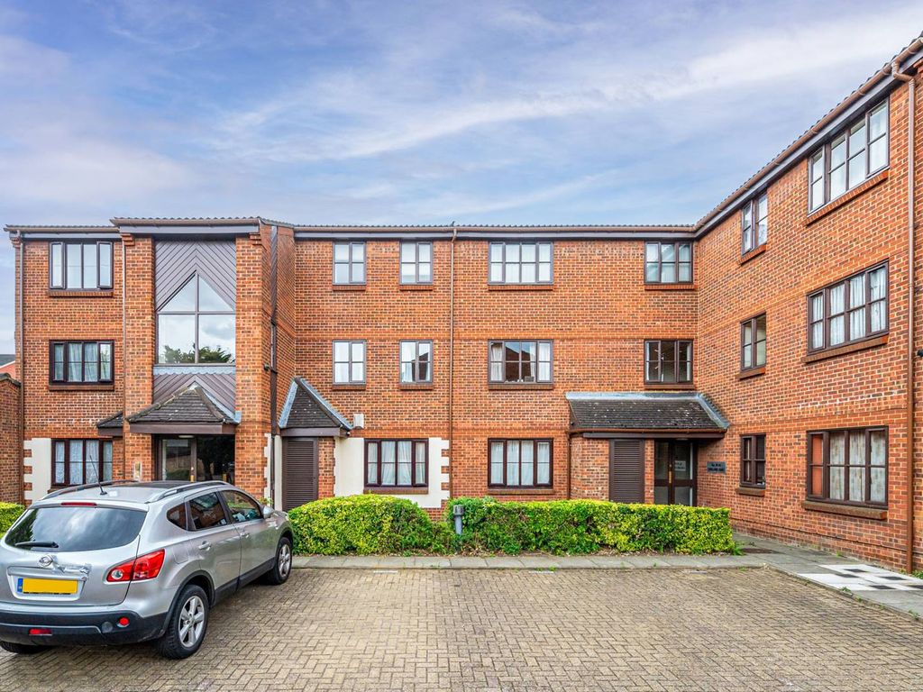 2 bed flat for sale in Spring Grove, Mitcham CR4 Zoopla
