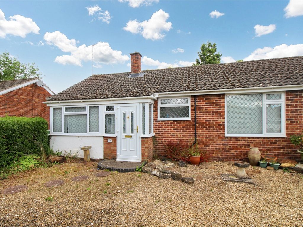 3 bed semidetached bungalow for sale in Tubbs Farm Close, Lambourn