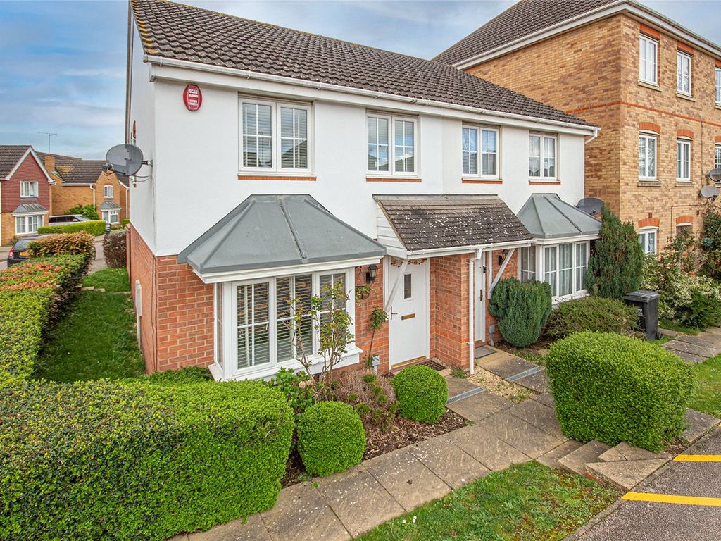 3 bed semidetached house for sale in Campion Road, Hatfield