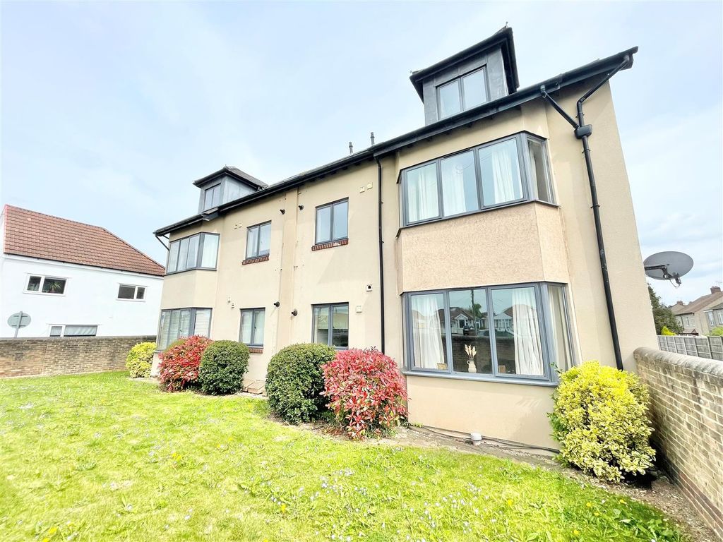 3 bed flat to rent in Redfield Road, Patchway, Bristol BS34 Zoopla