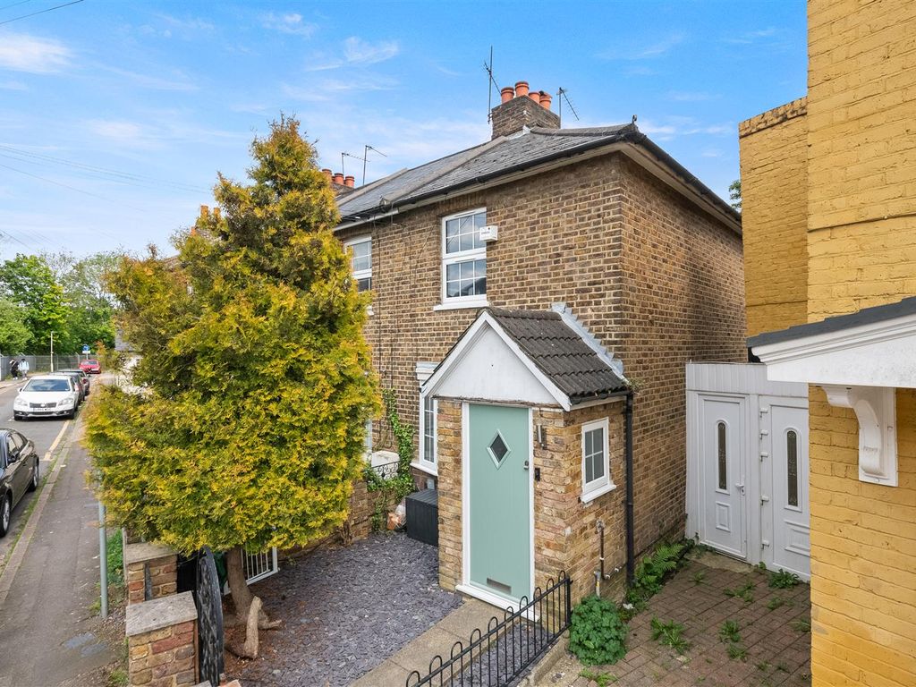 2 bed end terrace house for sale in Montague Road, Uxbridge UB8, £