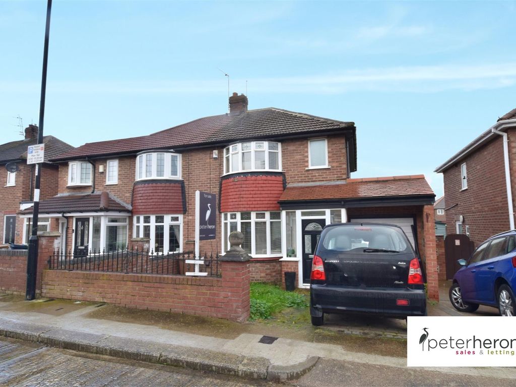 2 bed semidetached house for sale in Marina Avenue, Fulwell