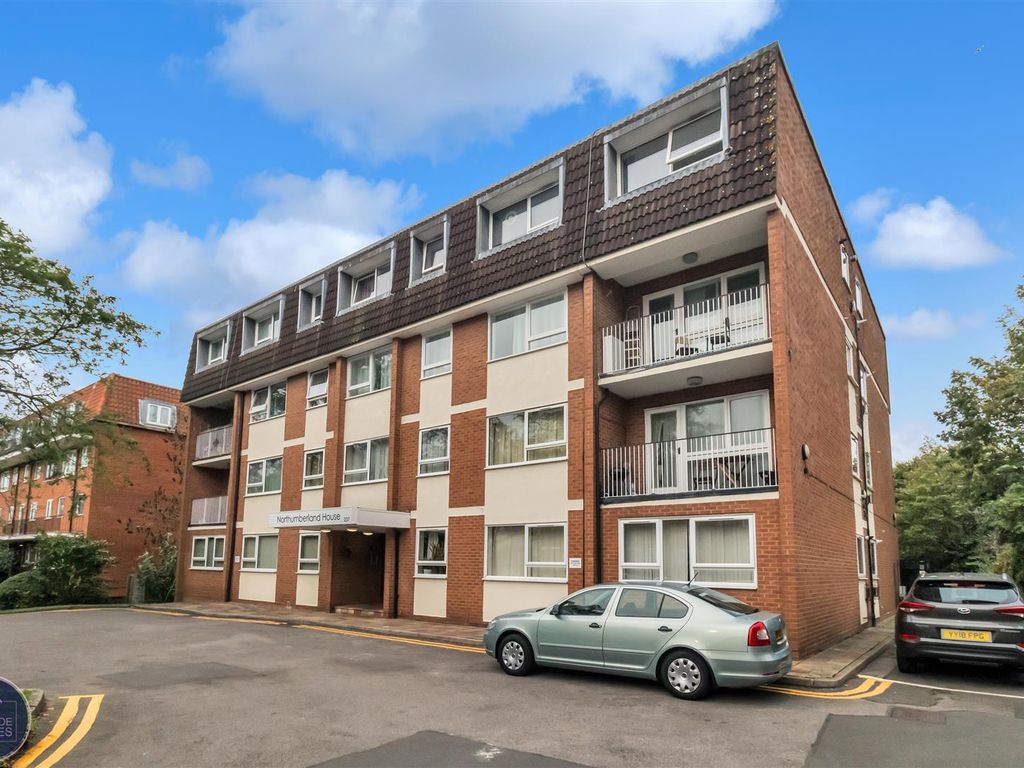 2 bed flat for sale in Northumberland House, Ballards Lane, London N3