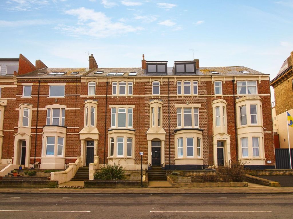 2 bed flat to rent in Percy Gardens, Tynemouth, North Shields NE30, £