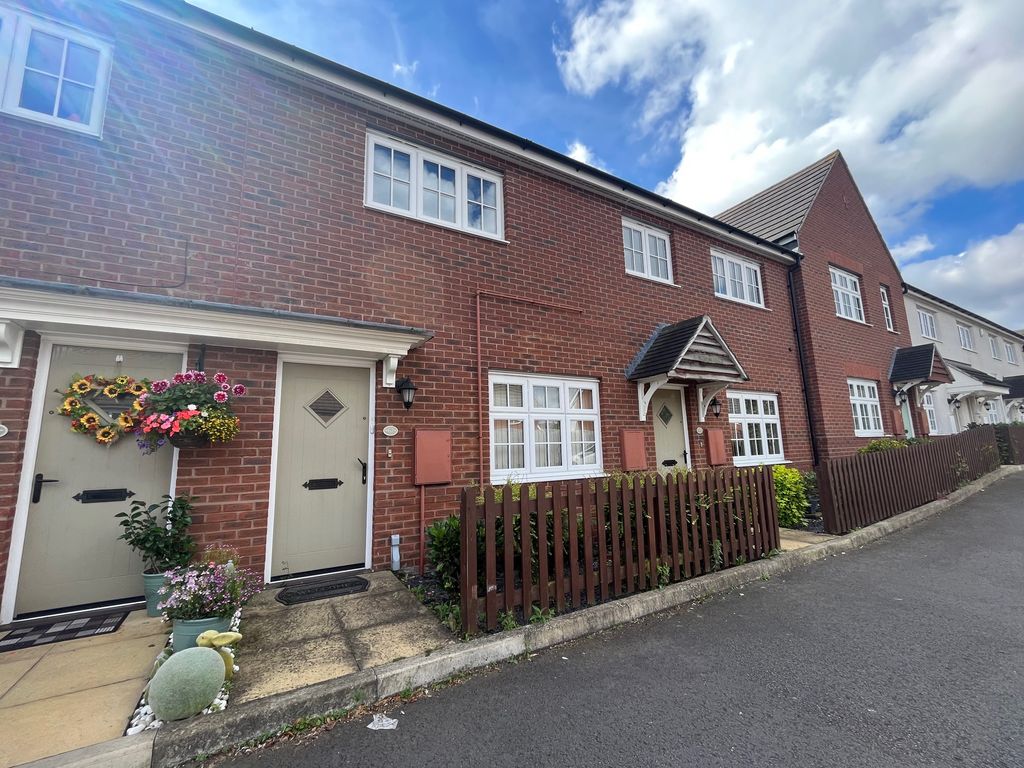 2 bed flat to rent in Greenway Road, Bilston WV14, £800 pcm Zoopla