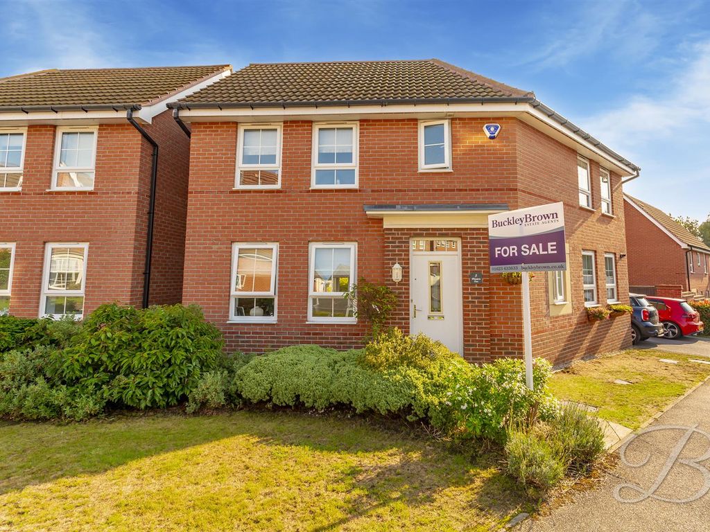 3 bed detached house for sale in Mandarin Close, Forest Town, Mansfield