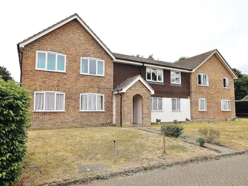 1 bed flat for sale in Bisley, Woking, Surrey GU24, £183,000 Zoopla