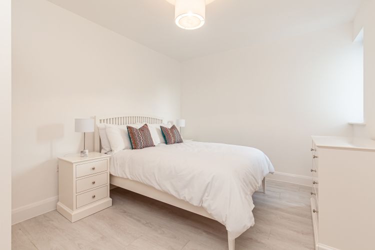 Room to rent in High Street, Kidlington OX5, £775 pcm Zoopla