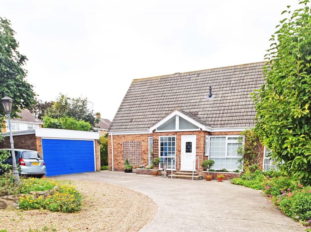 4 bed property for sale in Twyford Close, Rainham, Gillingham ME8, £