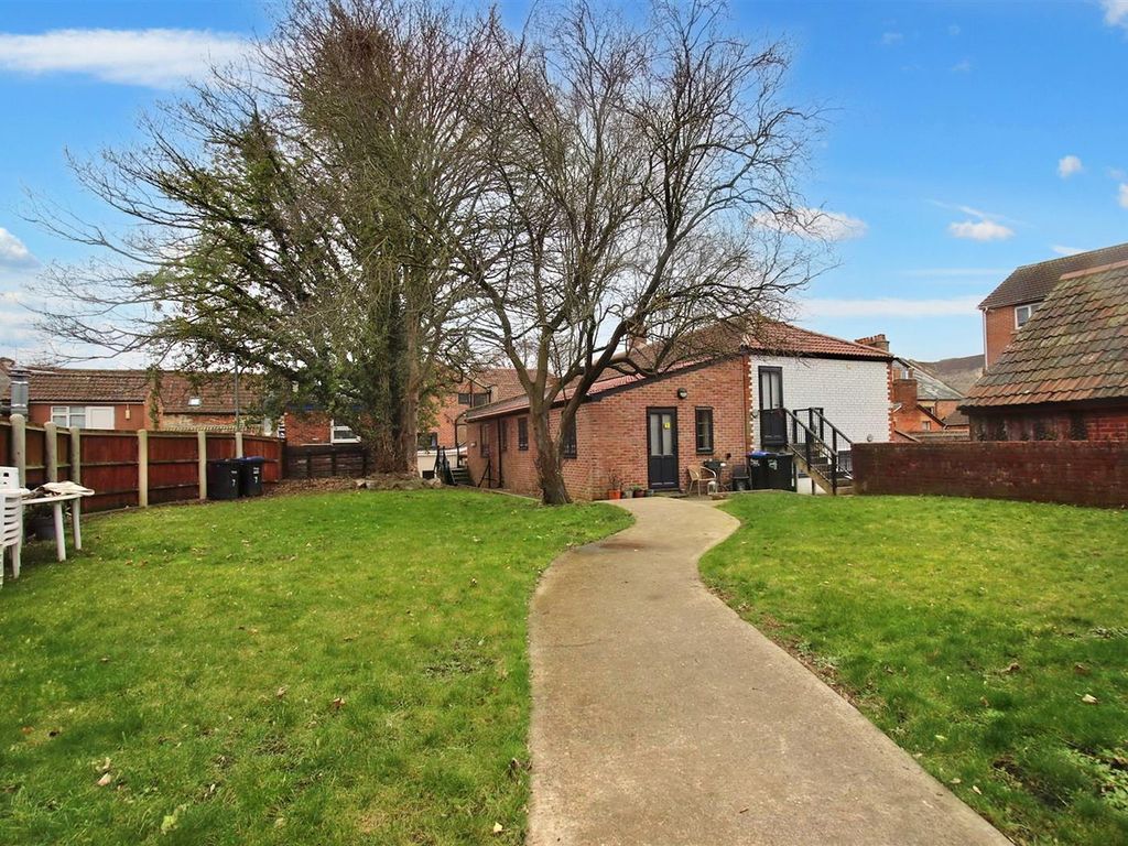 1 bed flat for sale in Roundstone Street, Trowbridge BA14 Zoopla