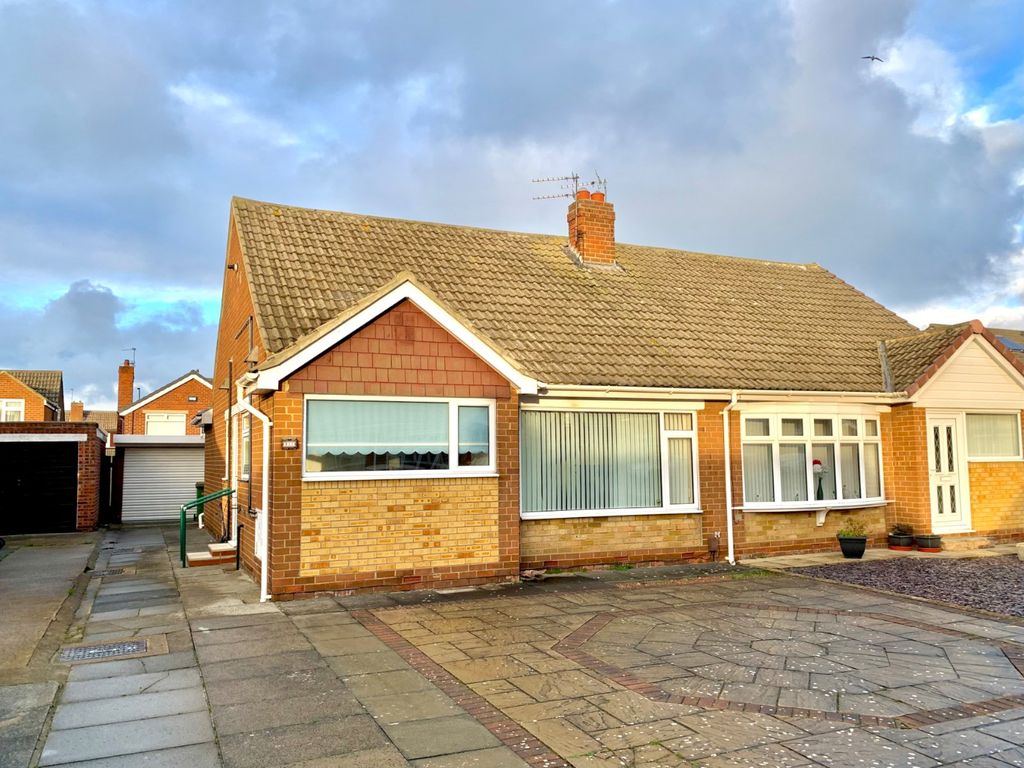 2 bed bungalow for sale in Spencer Close, MarskeByTheSea, Redcar