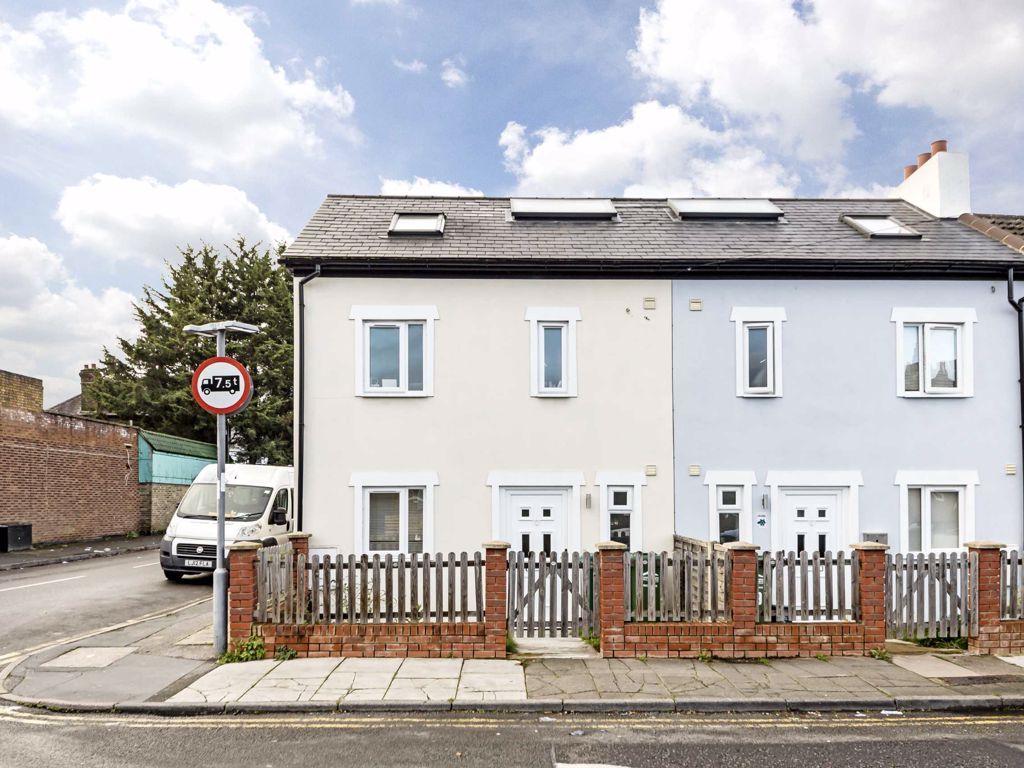 3 bed property for sale in French Street, SunburyOnThames TW16 Zoopla