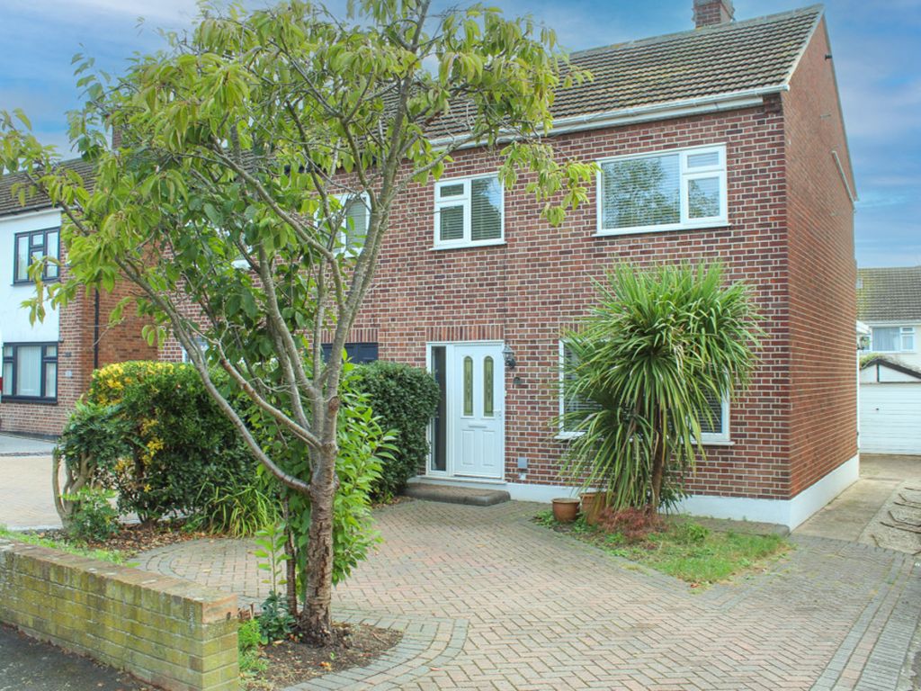 3-bed-semi-detached-house-for-sale-in-leasway-wickford-ss12-375-000