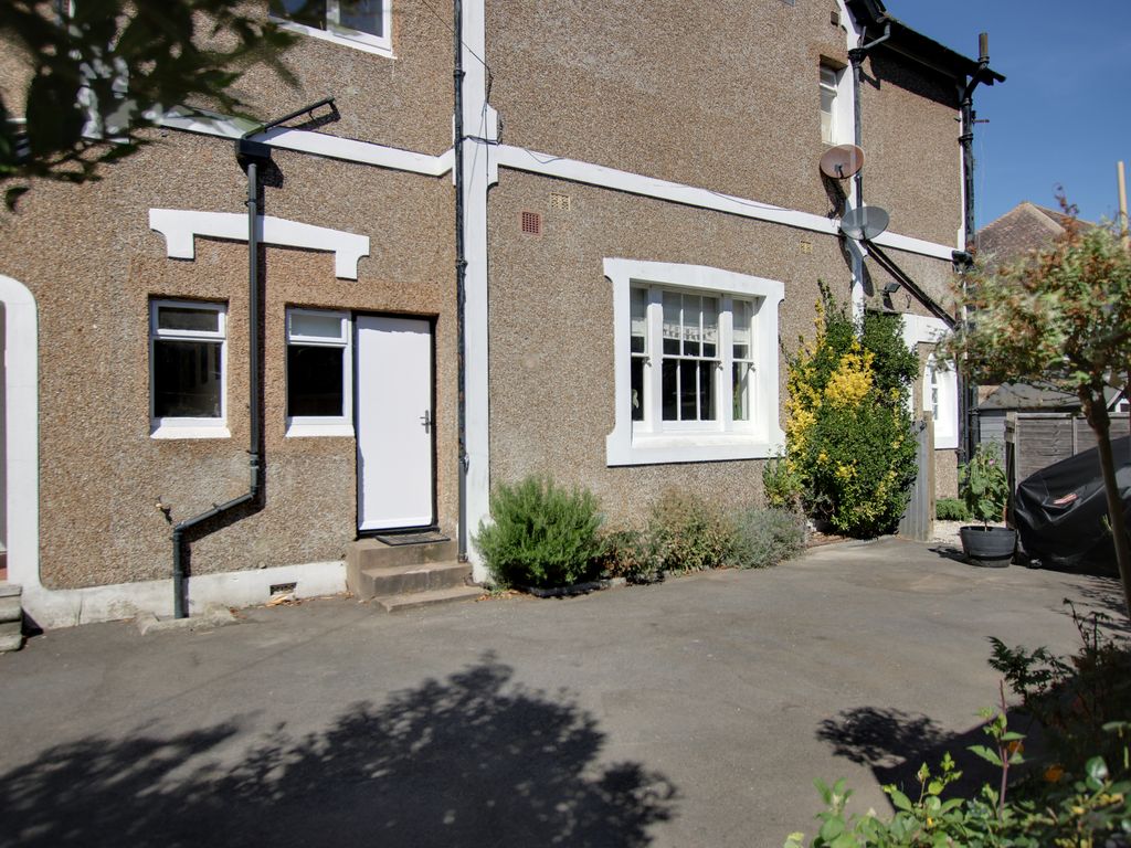 2 bed flat for sale in Richmond Road, Worthing, West Sussex BN11 Zoopla