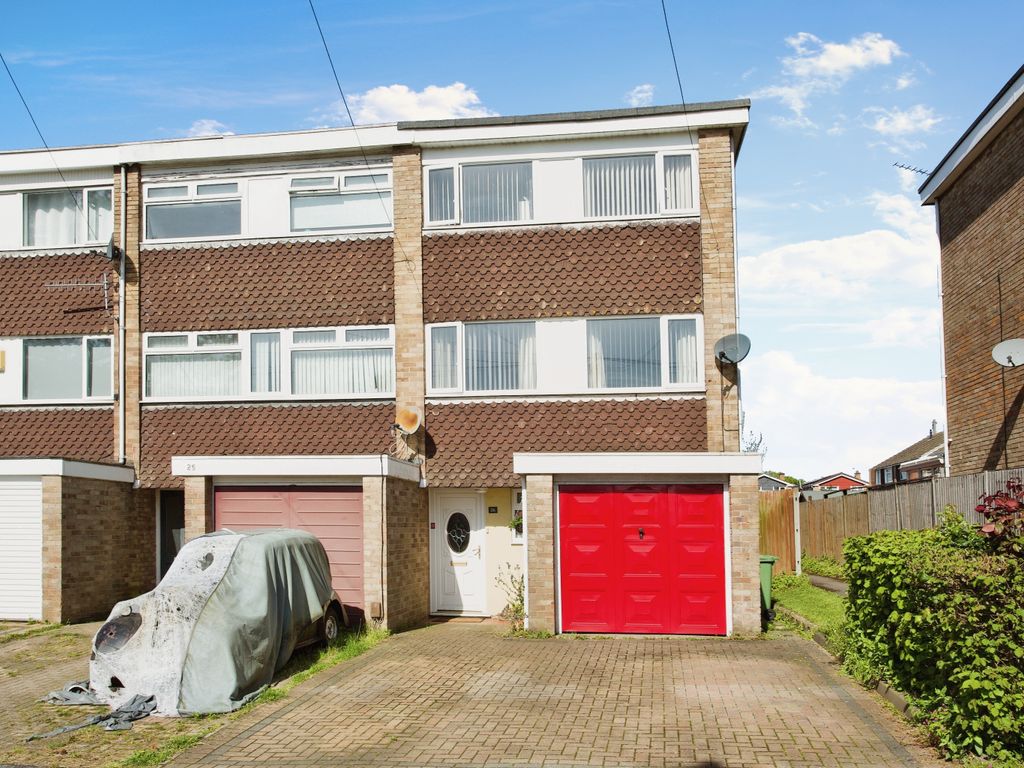 4 bed end terrace house for sale in Seymour Close, Chandler's Ford