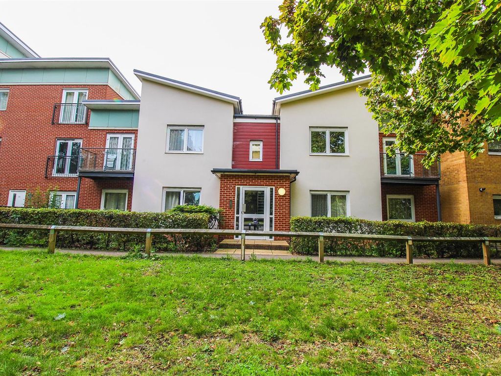 2 bed flat to rent in Torkildsen Way, Harlow CM20, £1,400 pcm Zoopla